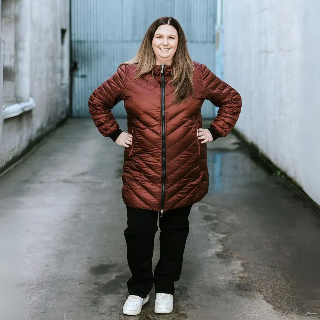 Arnie Women's 90/10 Reversible Down Coat - Black/Cabernet - Image 9