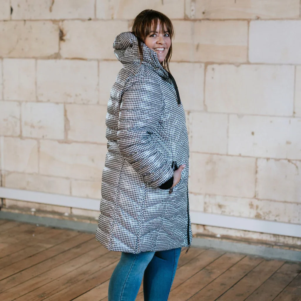 Arnie Women's Reversible 90/10 Down Coat - Black/Houndstooth - Image 6